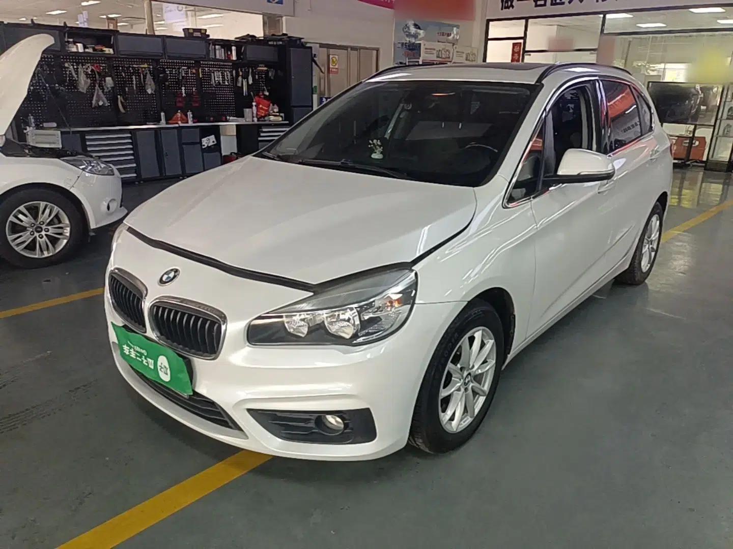 BMW 2 Series Active Tourer 2016 218i Fashion Model — миниатюра 1
