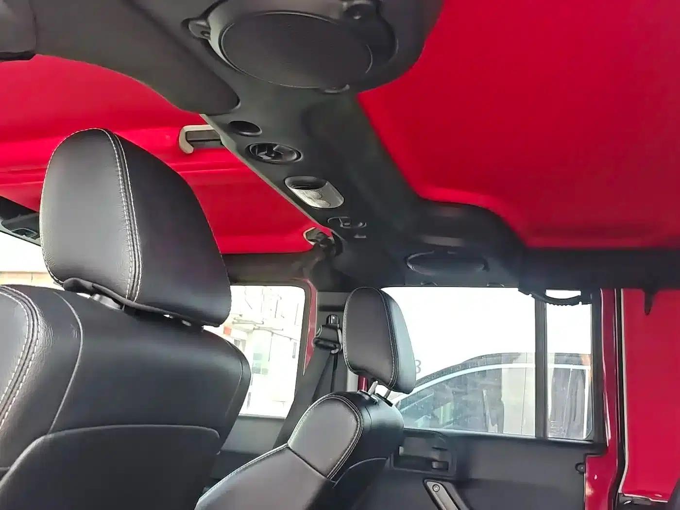 2012 Jeep Wrangler 3.6L Sahara 4-Door — миниатюра 5