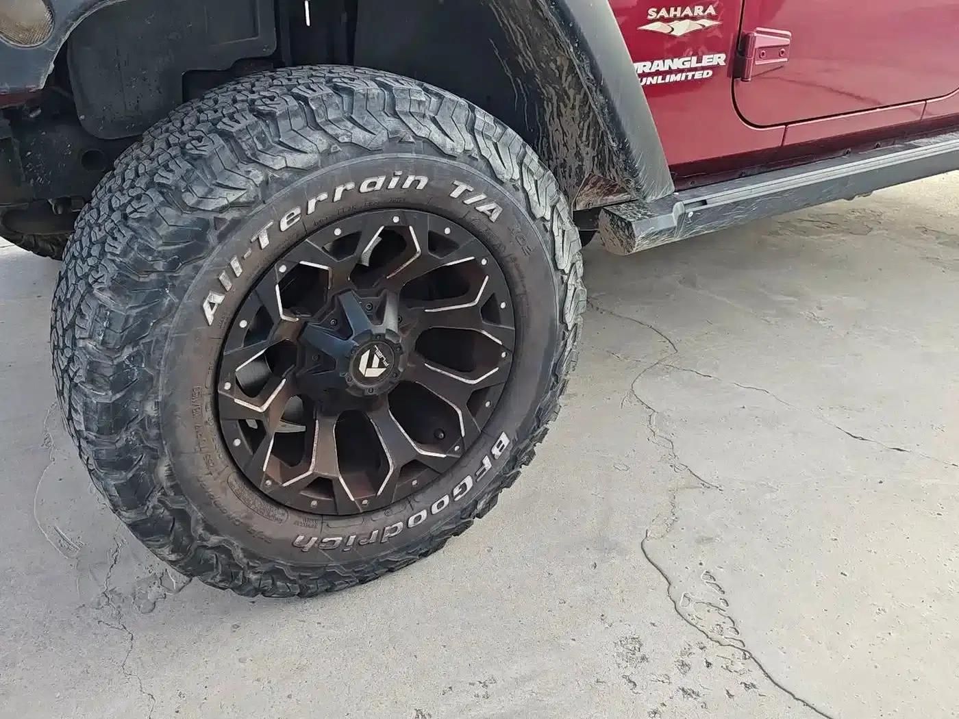 2012 Jeep Wrangler 3.6L Sahara 4-Door — миниатюра 6