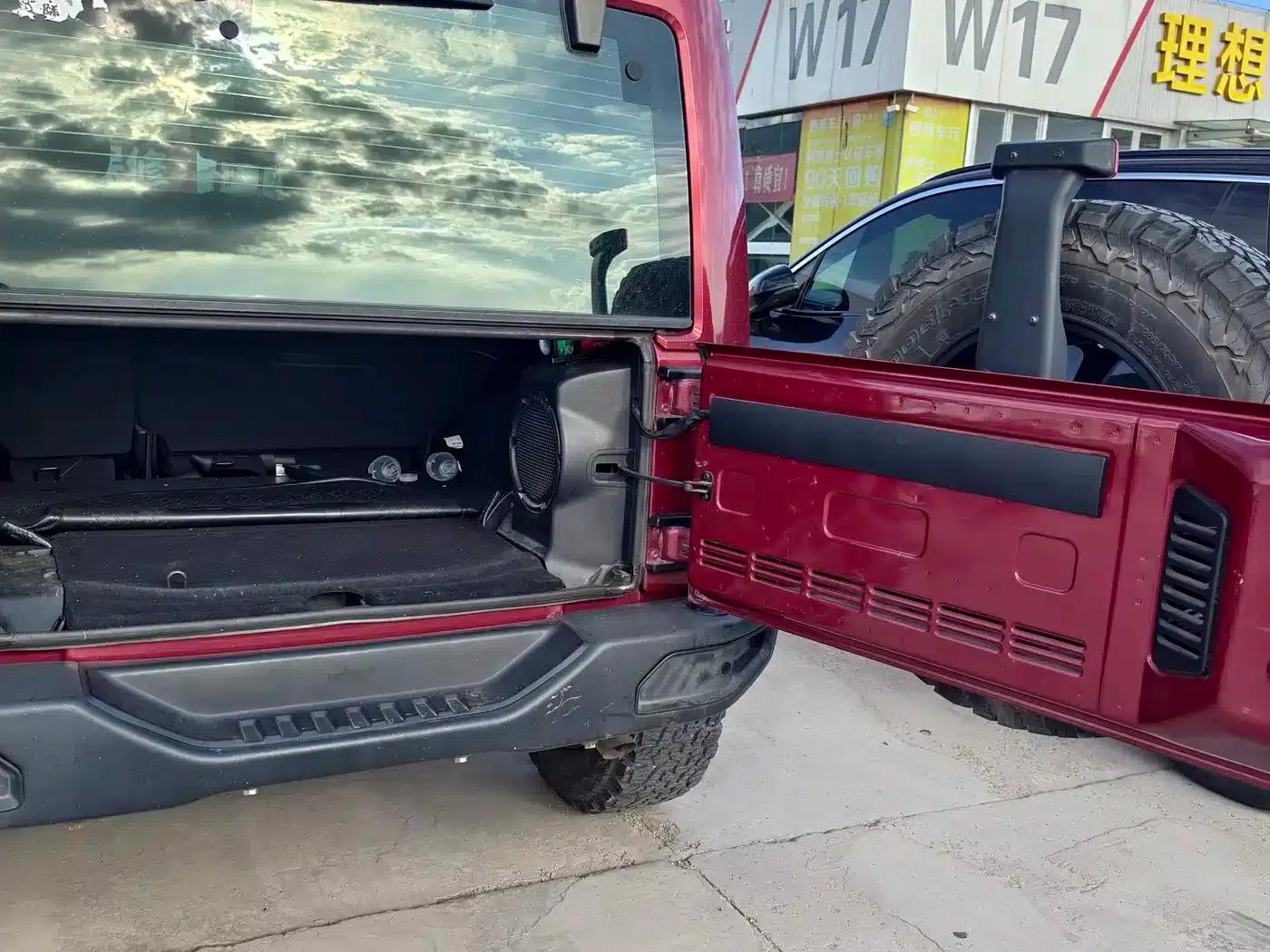 2012 Jeep Wrangler 3.6L Sahara 4-Door — миниатюра 7