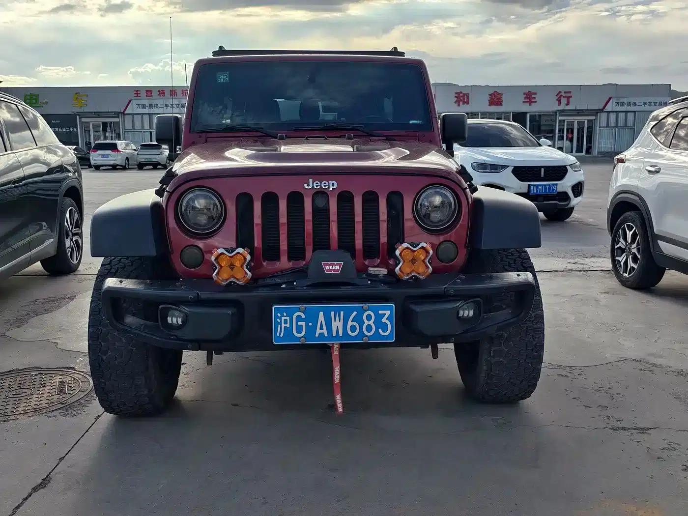 2012 Jeep Wrangler 3.6L Sahara 4-Door — миниатюра 8
