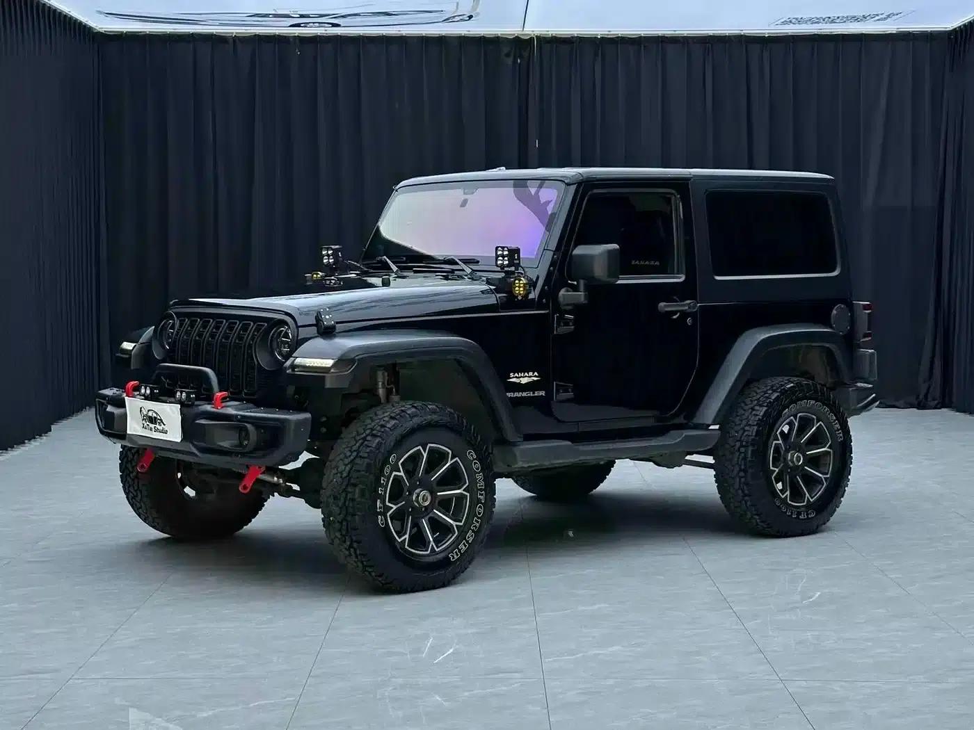 2013 Jeep Wrangler 3.6L Sahara Two-Door — миниатюра 1