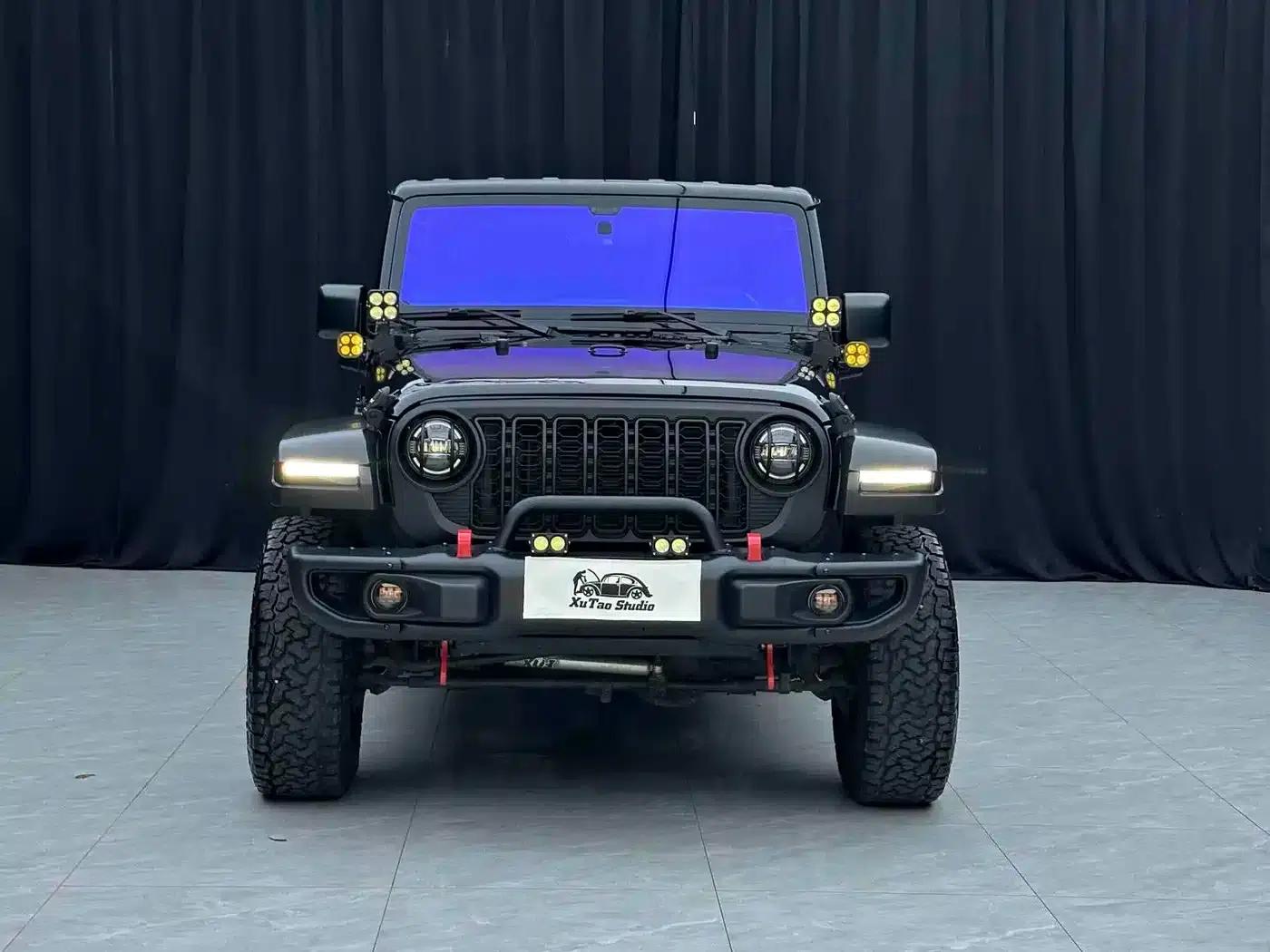 2013 Jeep Wrangler 3.6L Sahara Two-Door — миниатюра 3