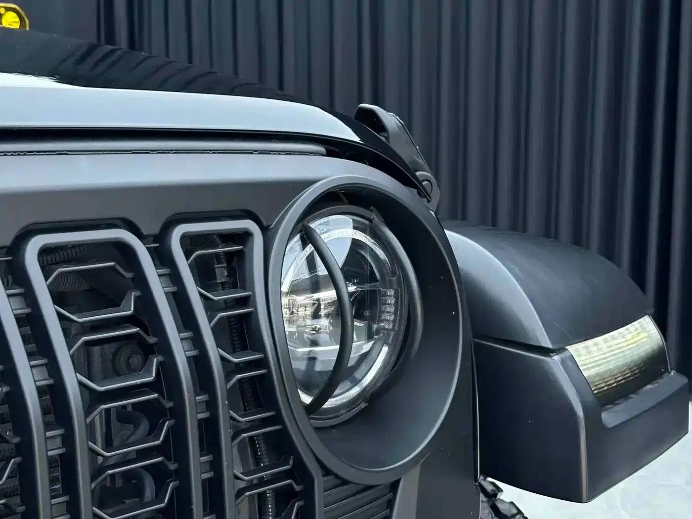 2013 Jeep Wrangler 3.6L Sahara Two-Door — миниатюра 4
