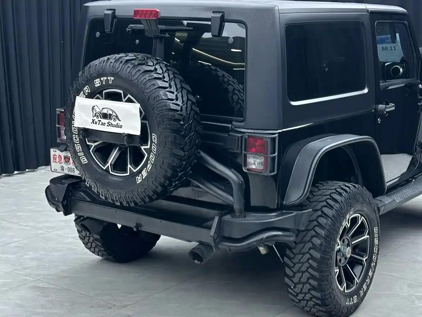 2013 Jeep Wrangler 3.6L Sahara Two-Door — миниатюра 6