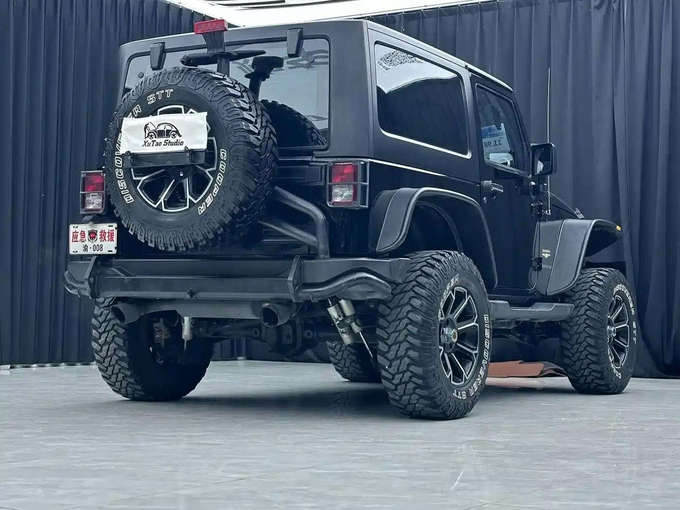 2013 Jeep Wrangler 3.6L Sahara Two-Door — миниатюра 9