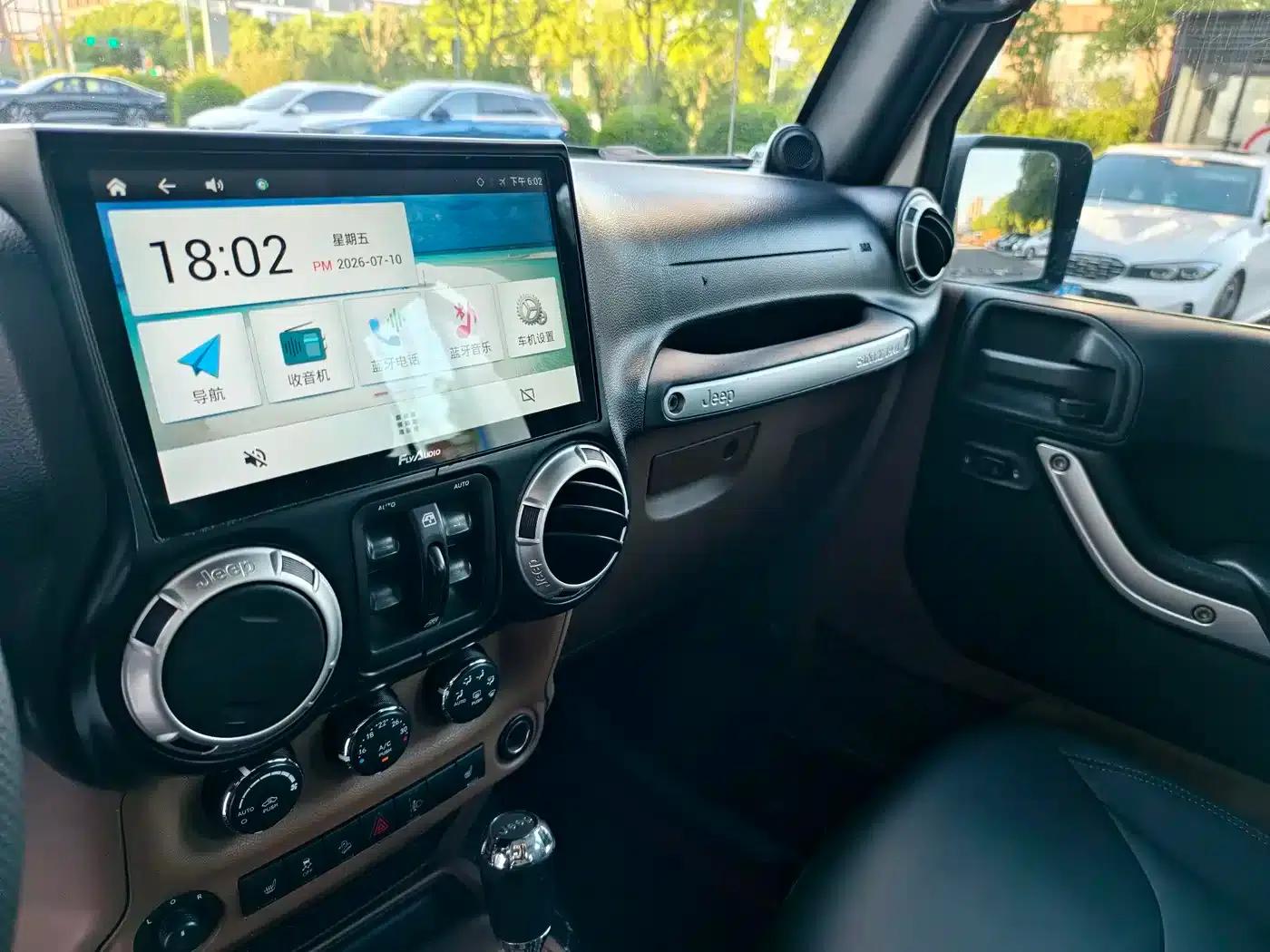 2013 Jeep Wrangler 3.6L Rubicon 4-Door — миниатюра 11