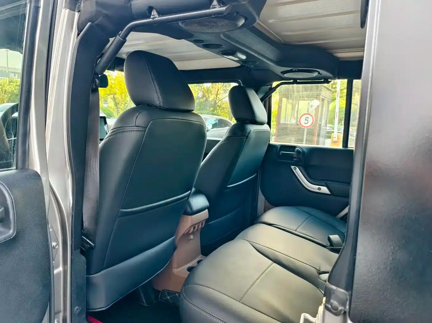 2013 Jeep Wrangler 3.6L Rubicon 4-Door — миниатюра 15