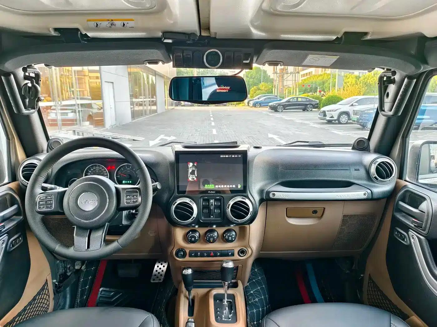 2013 Jeep Wrangler 3.6L Rubicon 4-Door — миниатюра 16