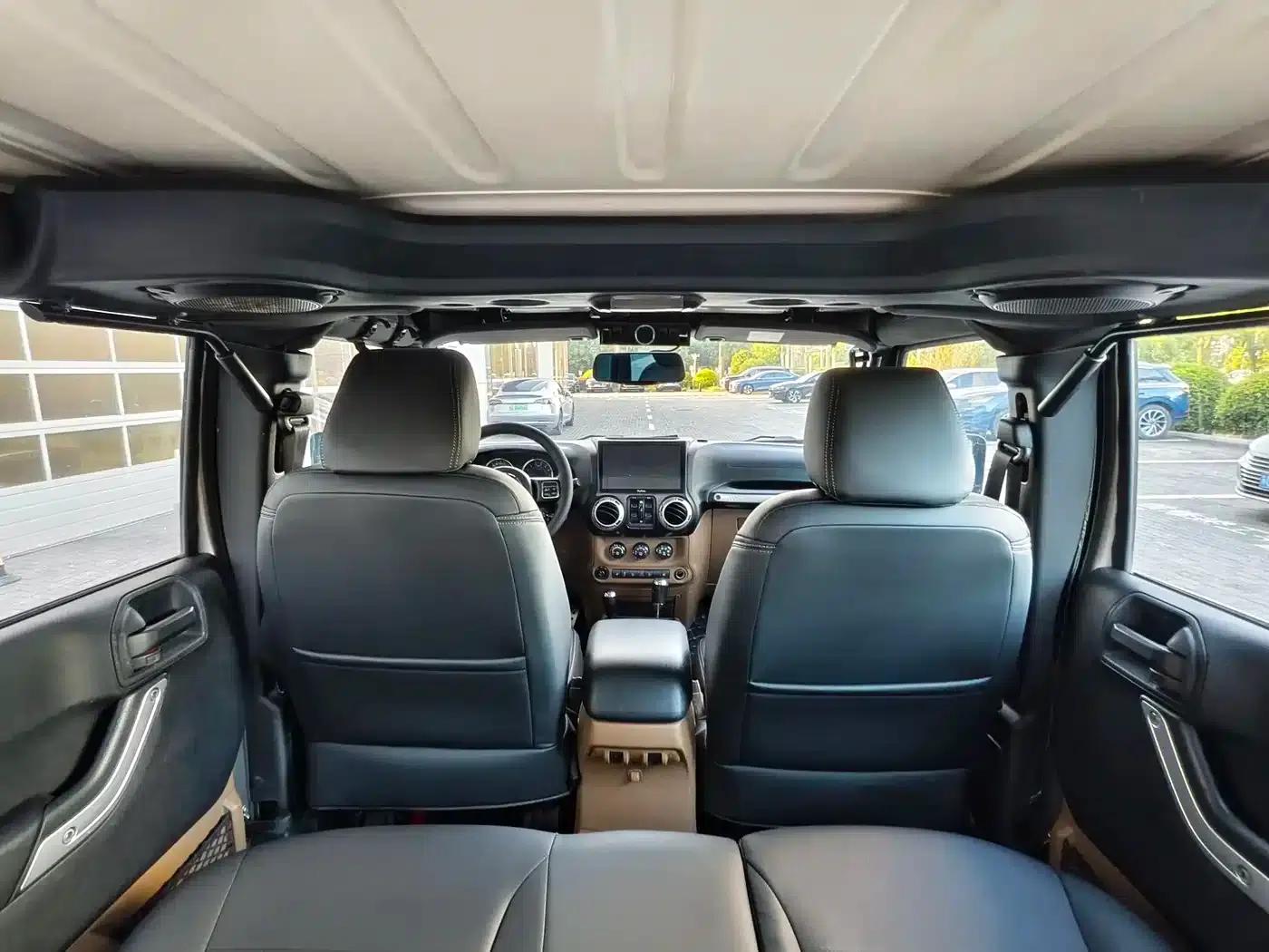 2013 Jeep Wrangler 3.6L Rubicon 4-Door — миниатюра 17