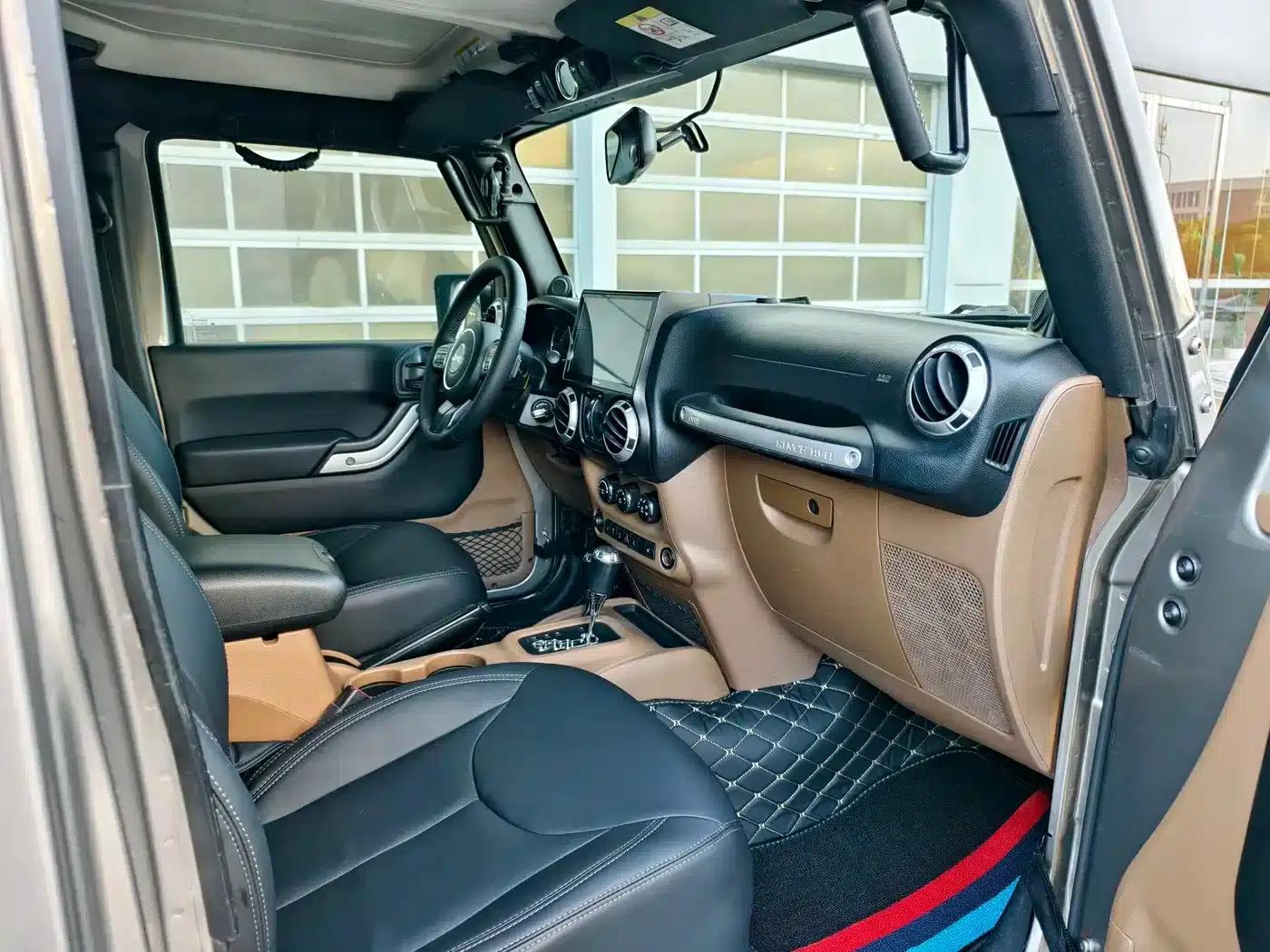 2013 Jeep Wrangler 3.6L Rubicon 4-Door — миниатюра 18