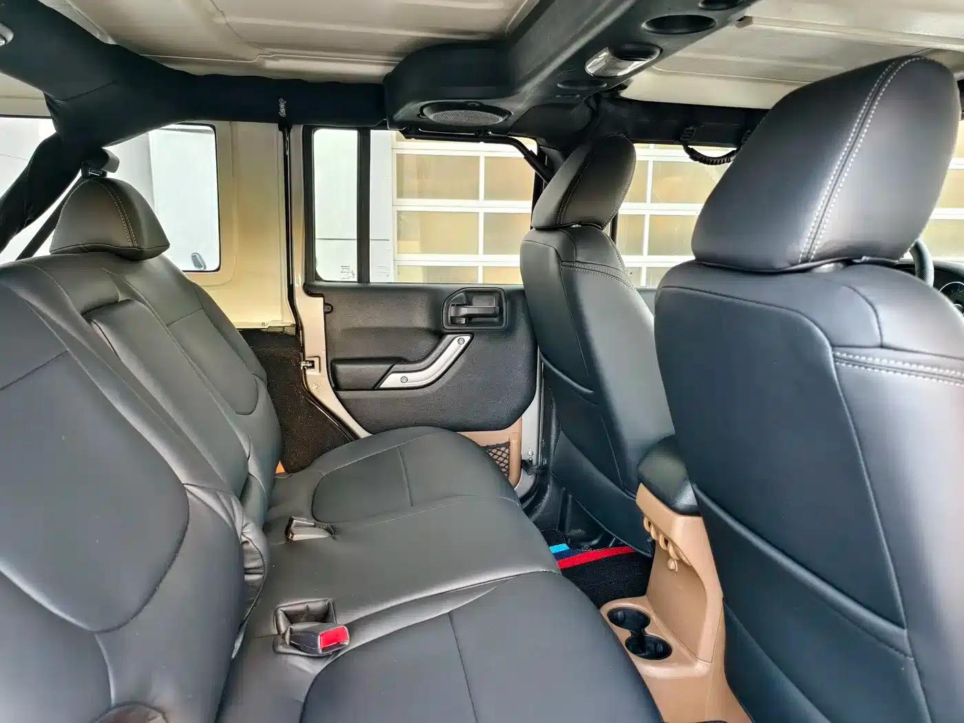 2013 Jeep Wrangler 3.6L Rubicon 4-Door — миниатюра 22