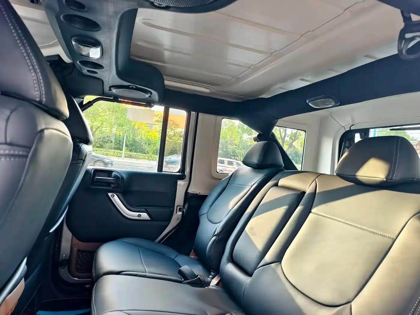 2013 Jeep Wrangler 3.6L Rubicon 4-Door — миниатюра 23