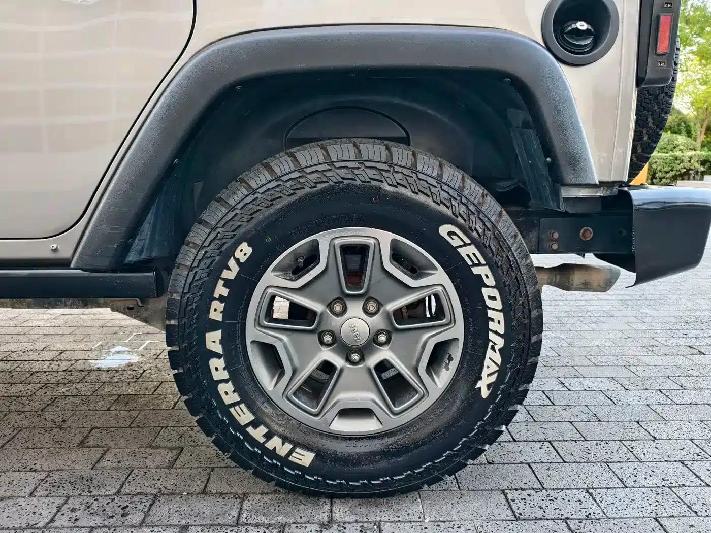 2013 Jeep Wrangler 3.6L Rubicon 4-Door — миниатюра 26