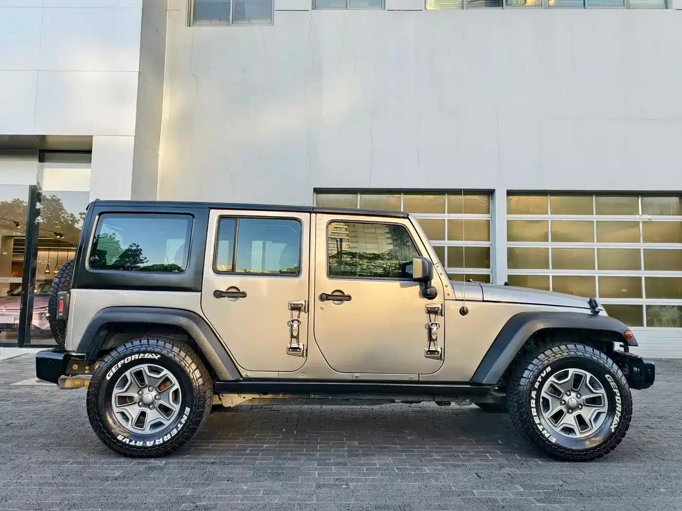 2013 Jeep Wrangler 3.6L Rubicon 4-Door — миниатюра 4