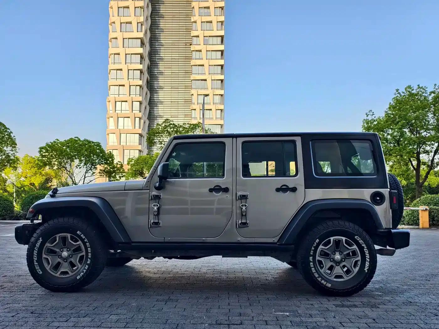 2013 Jeep Wrangler 3.6L Rubicon 4-Door — миниатюра 8