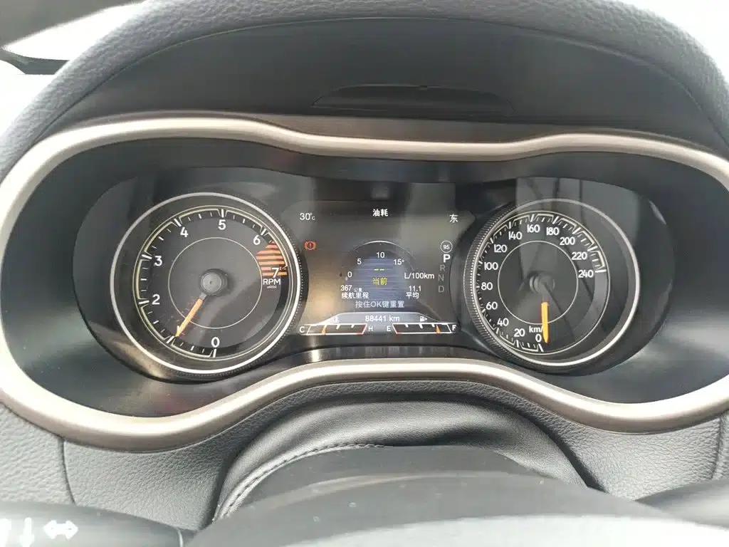 Jeep Cherokee 2017 2.0L Premium Edition — миниатюра 12