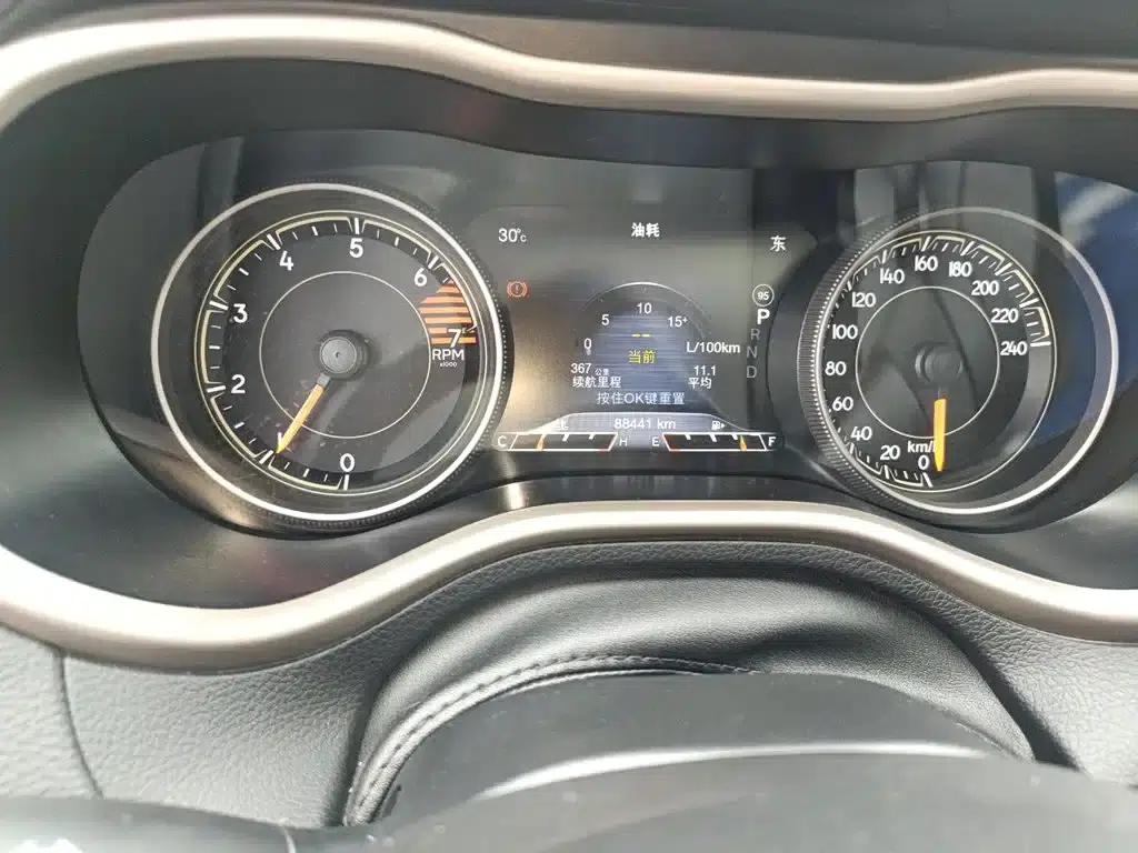 Jeep Cherokee 2017 2.0L Premium Edition — миниатюра 13