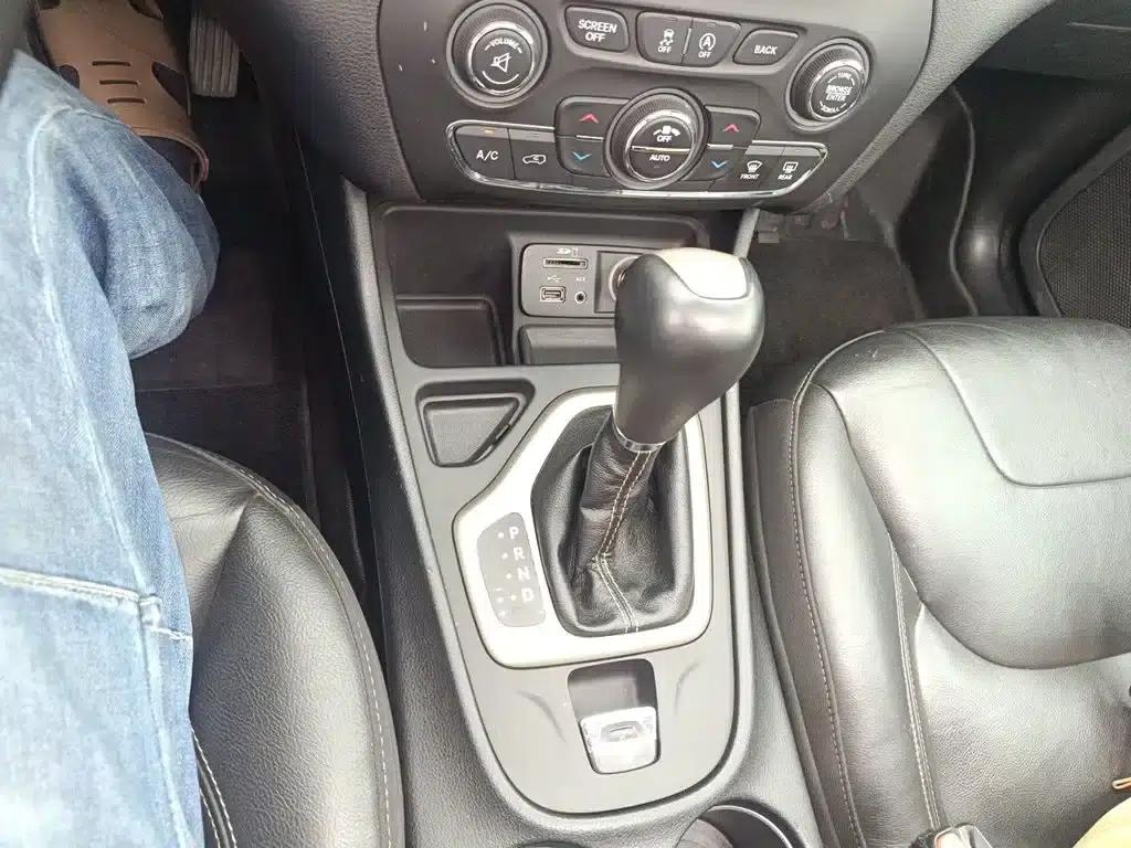 Jeep Cherokee 2017 2.0L Premium Edition — миниатюра 15