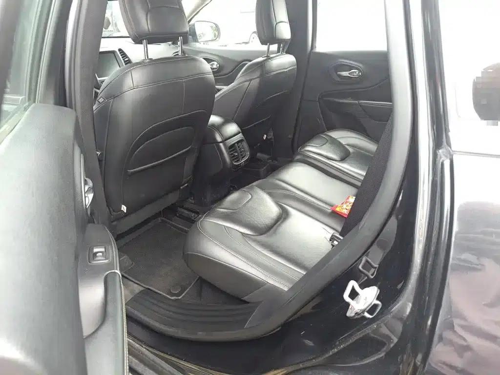 Jeep Cherokee 2017 2.0L Premium Edition — миниатюра 18