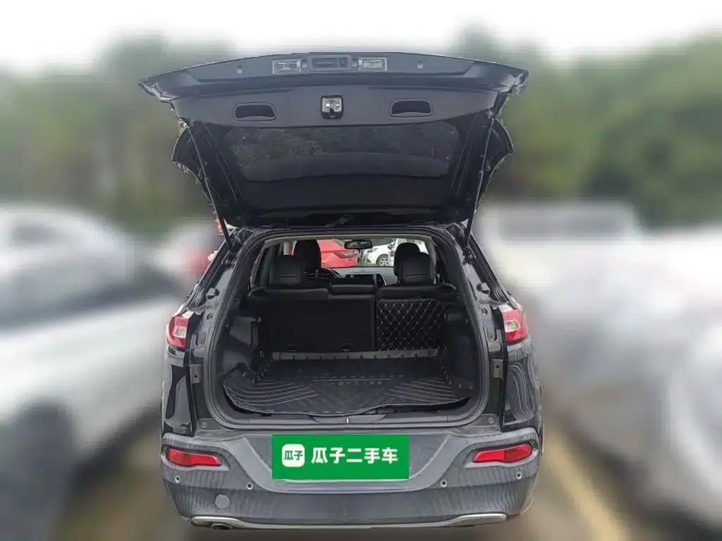 Jeep Cherokee 2017 2.0L Premium Edition — миниатюра 20