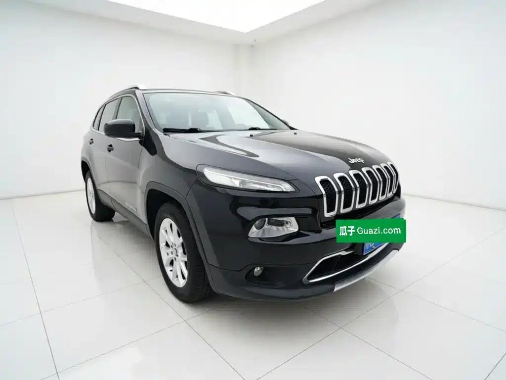 Jeep Cherokee 2017 2.0L Premium Edition — миниатюра 3