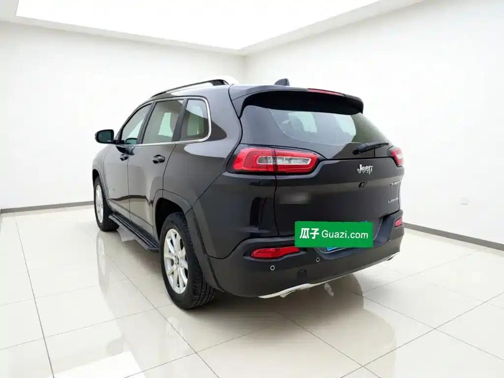 Jeep Cherokee 2017 2.0L Premium Edition — миниатюра 4
