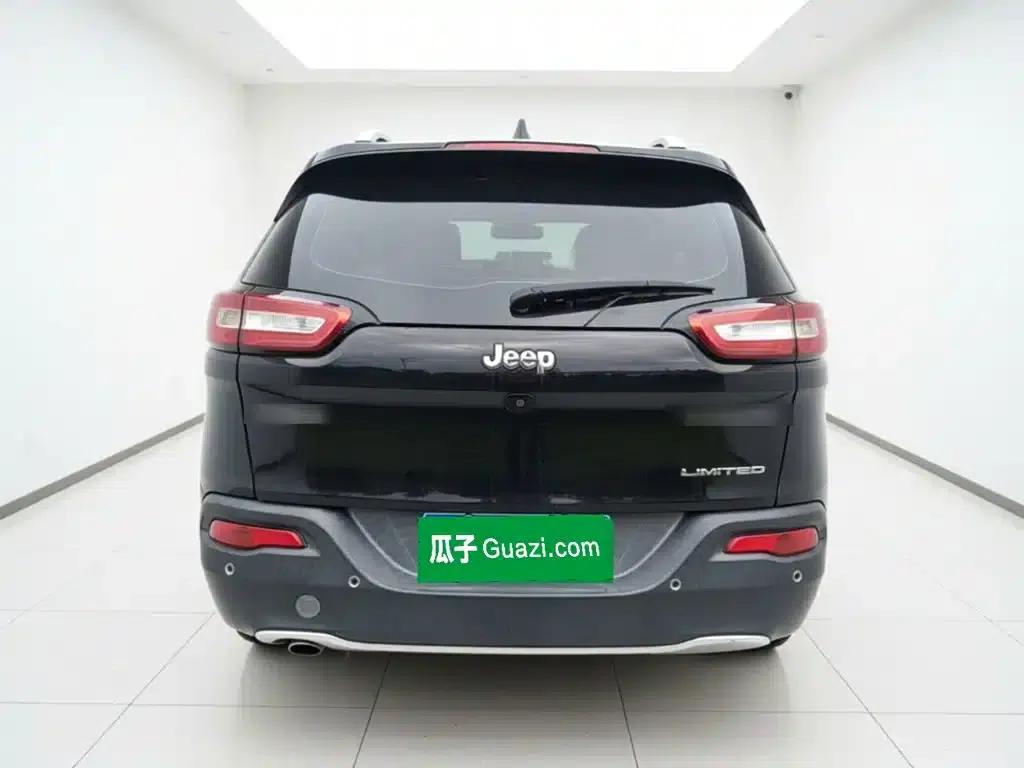 Jeep Cherokee 2017 2.0L Premium Edition — миниатюра 5