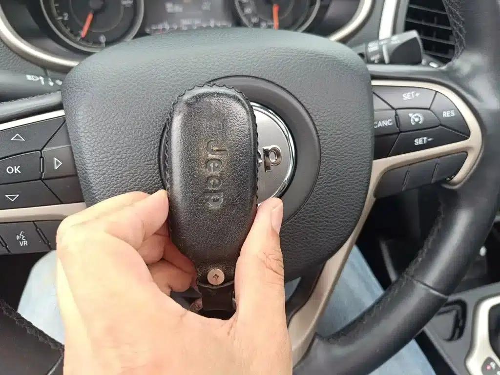 Jeep Cherokee 2017 2.0L Premium Edition — миниатюра 9