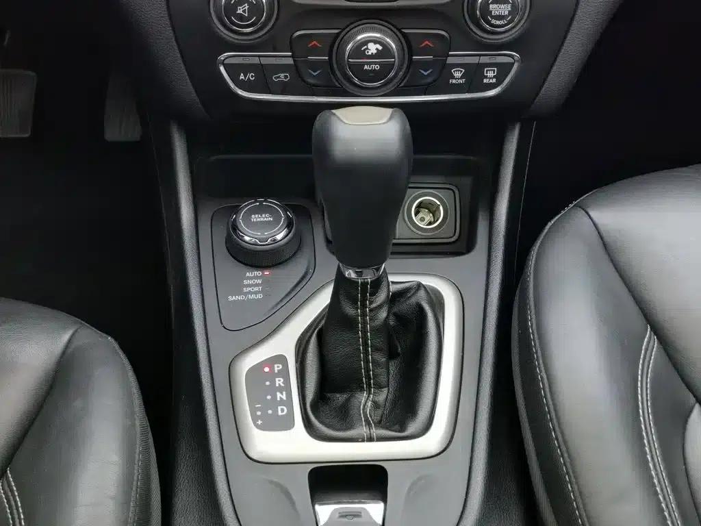 Jeep Cherokee 2016 2.4L Professional Edition — миниатюра 13