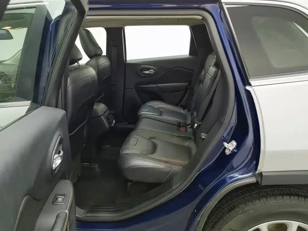 Jeep Cherokee 2016 2.4L Professional Edition — миниатюра 15