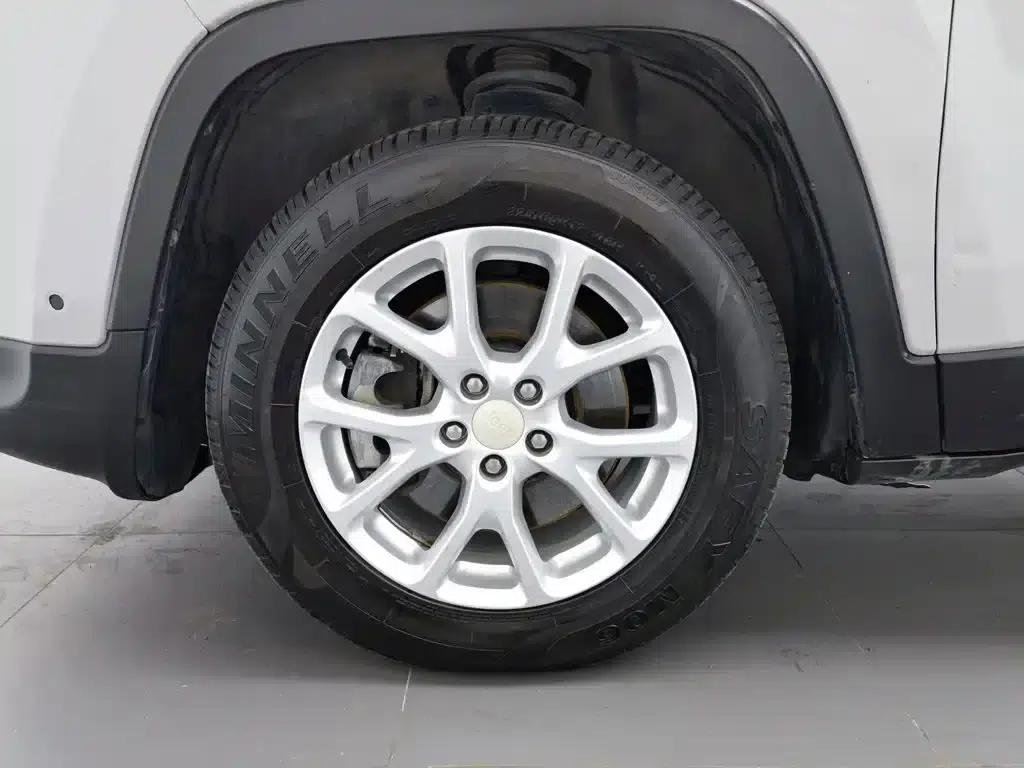 Jeep Cherokee 2016 2.4L Professional Edition — миниатюра 17