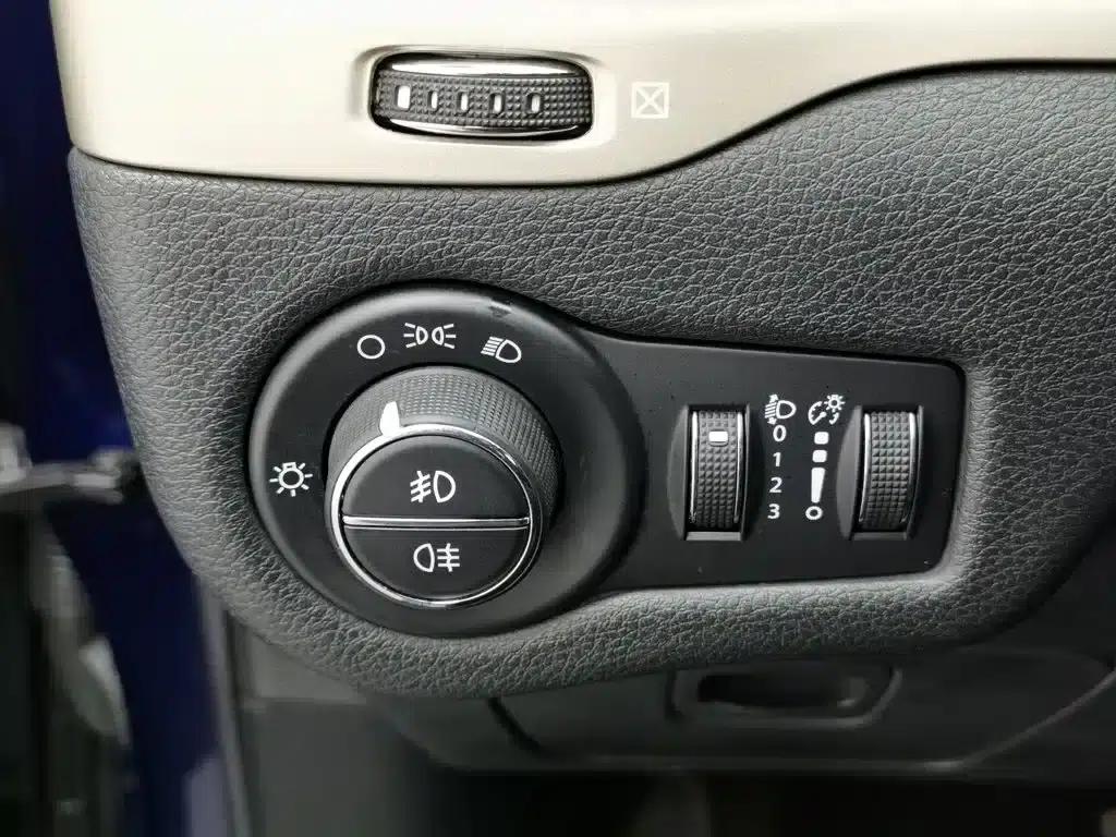 Jeep Cherokee 2016 2.4L Professional Edition — миниатюра 21