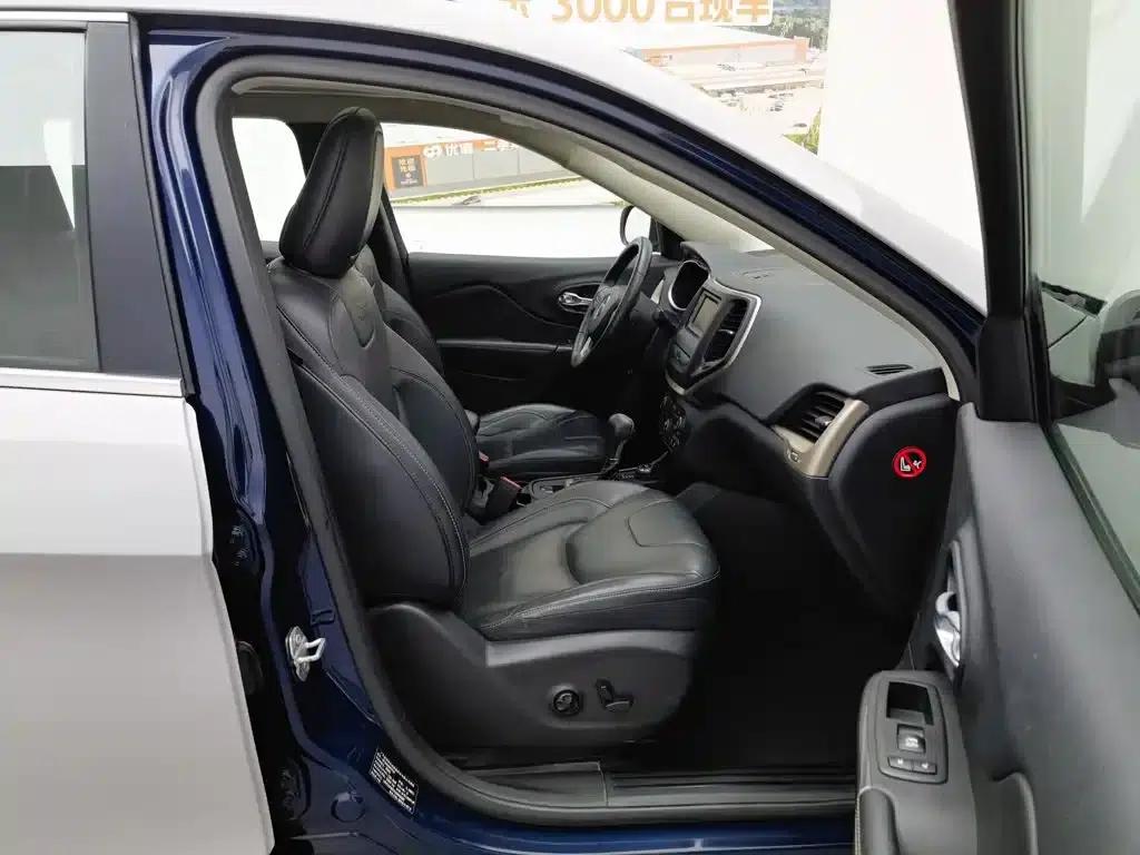 Jeep Cherokee 2016 2.4L Professional Edition — миниатюра 23