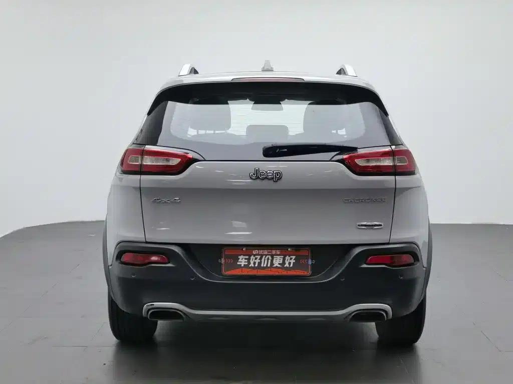 Jeep Cherokee 2016 2.4L Professional Edition — миниатюра 4