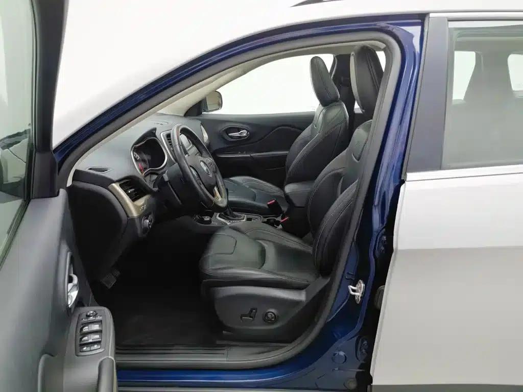 Jeep Cherokee 2016 2.4L Professional Edition — миниатюра 10
