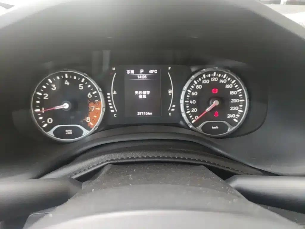 Jeep Renegade 2016 1.4T Automatic Performance Edition — миниатюра 12