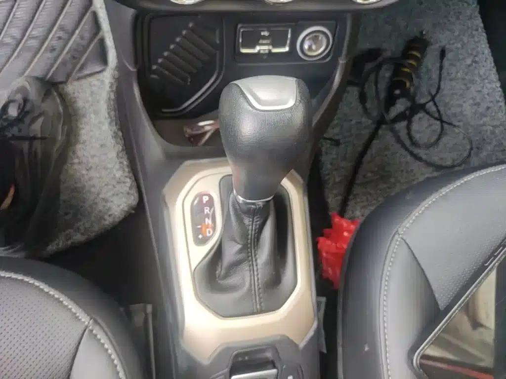 Jeep Renegade 2016 1.4T Automatic Performance Edition — миниатюра 14