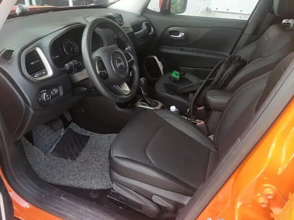 Jeep Renegade 2016 1.4T Automatic Performance Edition — миниатюра 15