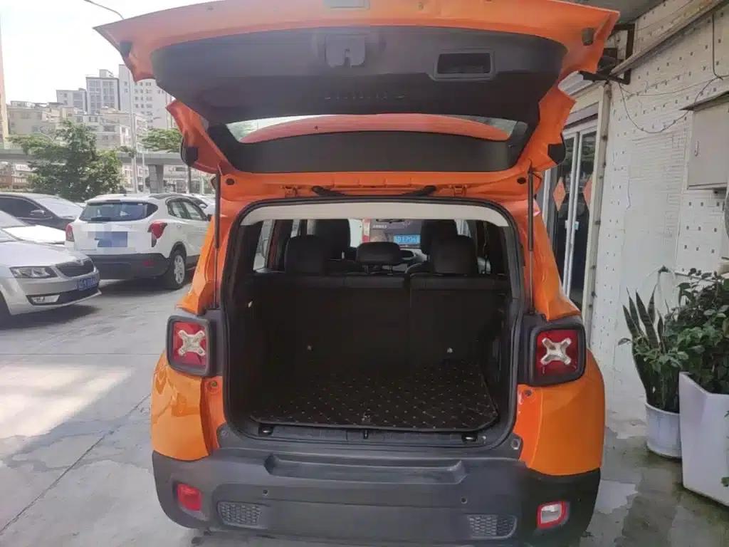 Jeep Renegade 2016 1.4T Automatic Performance Edition — миниатюра 19