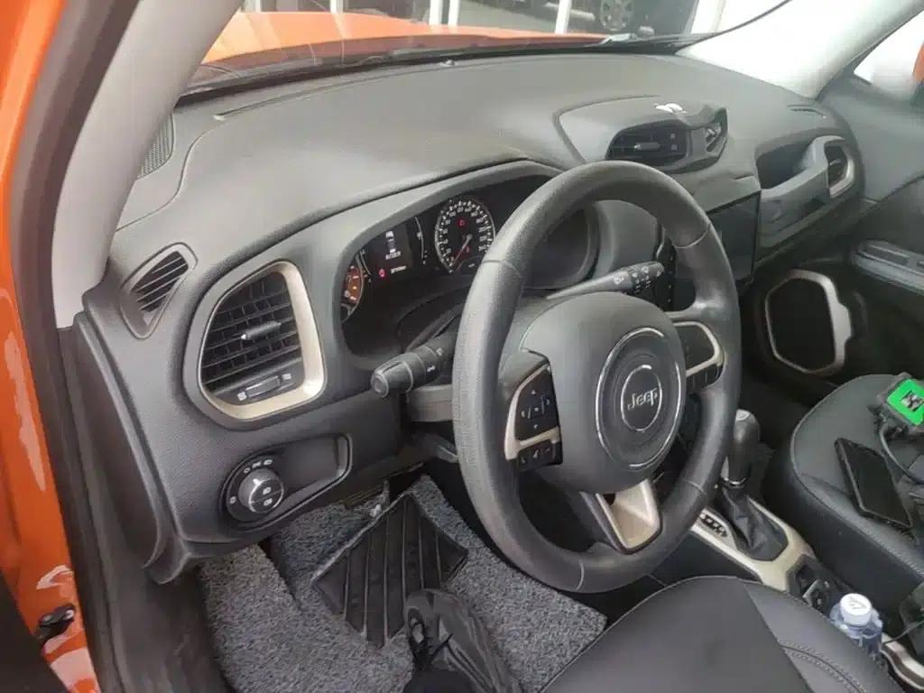 Jeep Renegade 2016 1.4T Automatic Performance Edition — миниатюра 10