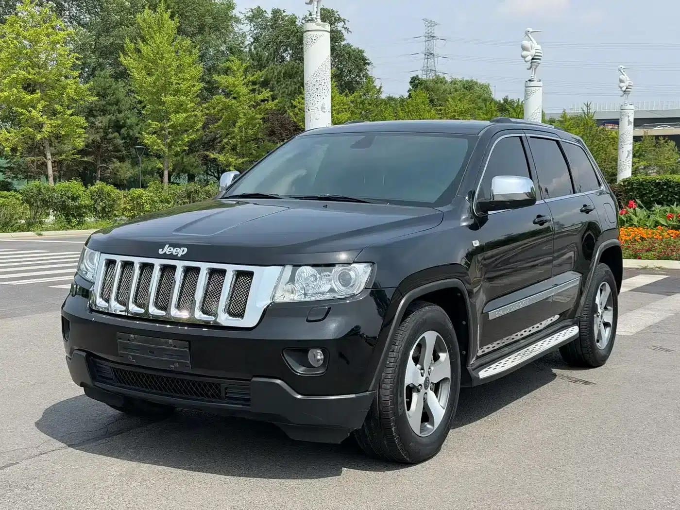 2012 Jeep Grand Cherokee (Imported) 3.6L Comfort Navigation Edition — миниатюра 1