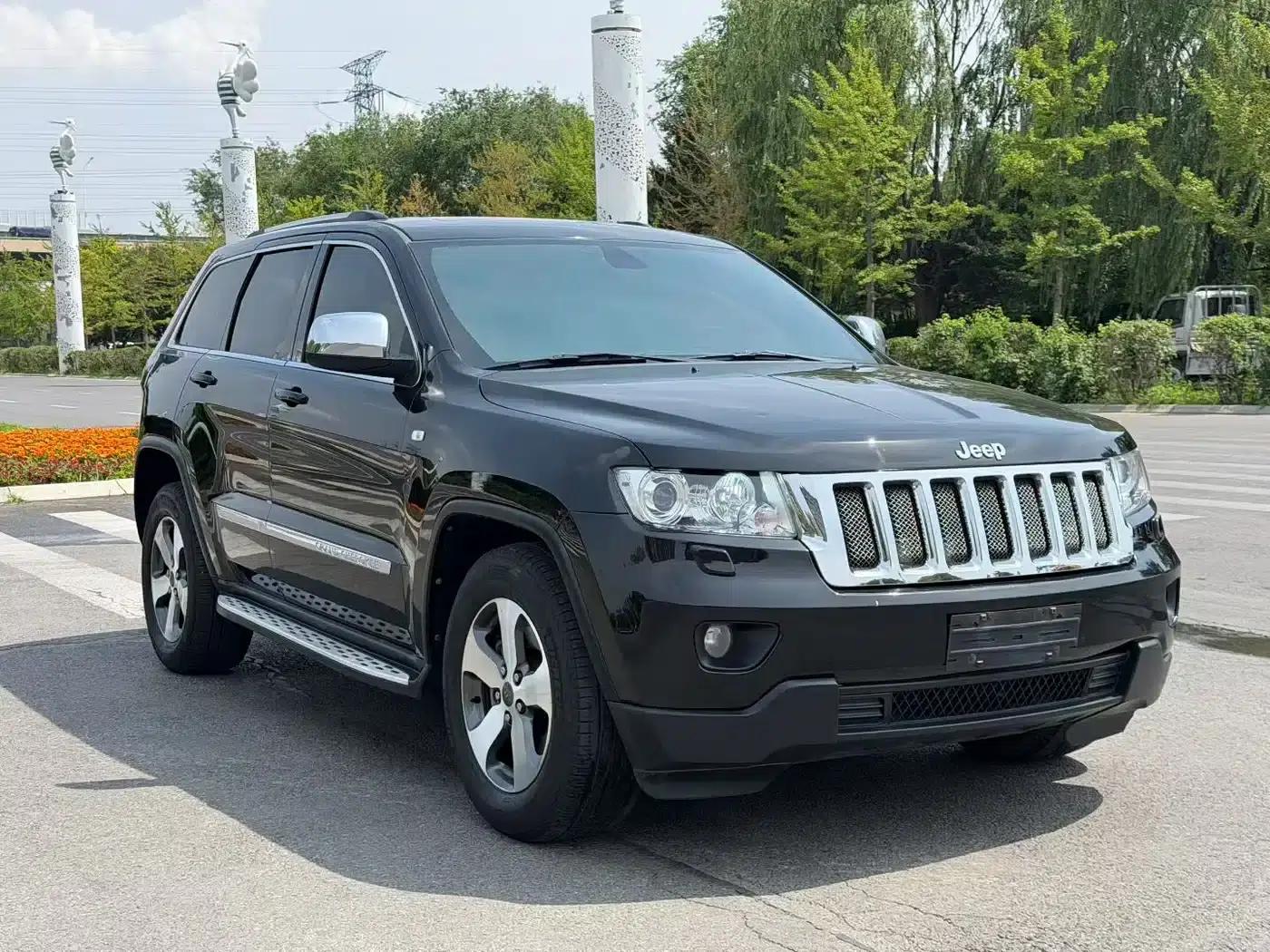 2012 Jeep Grand Cherokee (Imported) 3.6L Comfort Navigation Edition — миниатюра 3