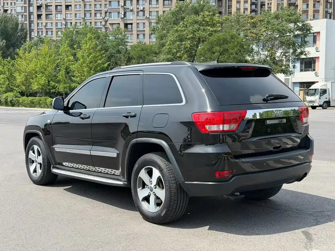 2012 Jeep Grand Cherokee (Imported) 3.6L Comfort Navigation Edition — миниатюра 7