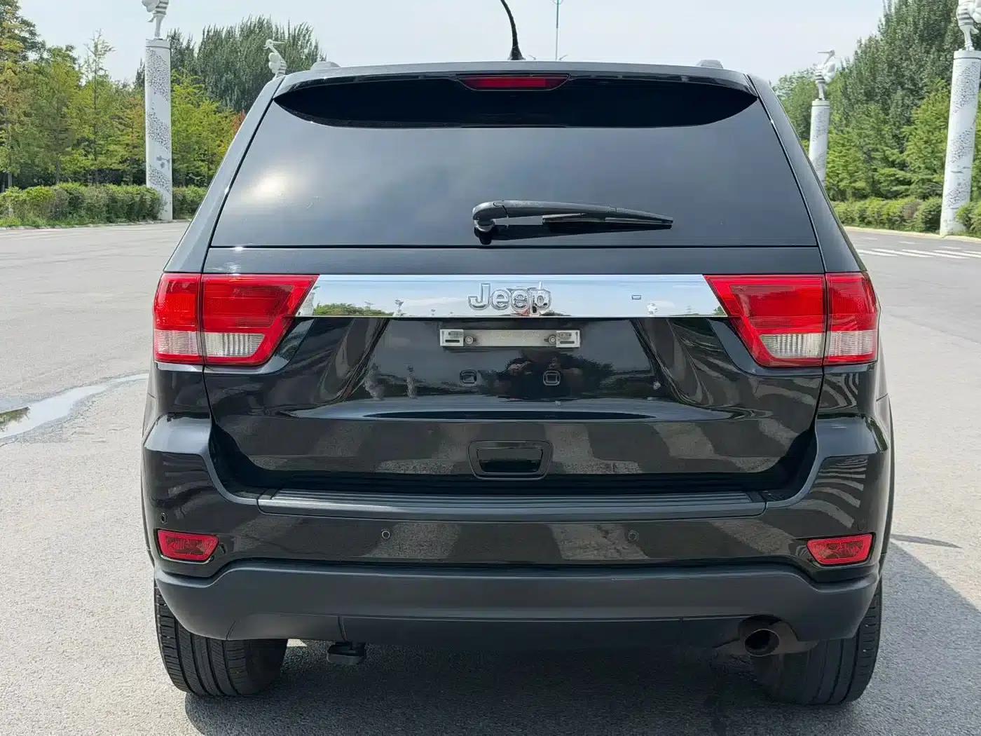 2012 Jeep Grand Cherokee (Imported) 3.6L Comfort Navigation Edition — миниатюра 8