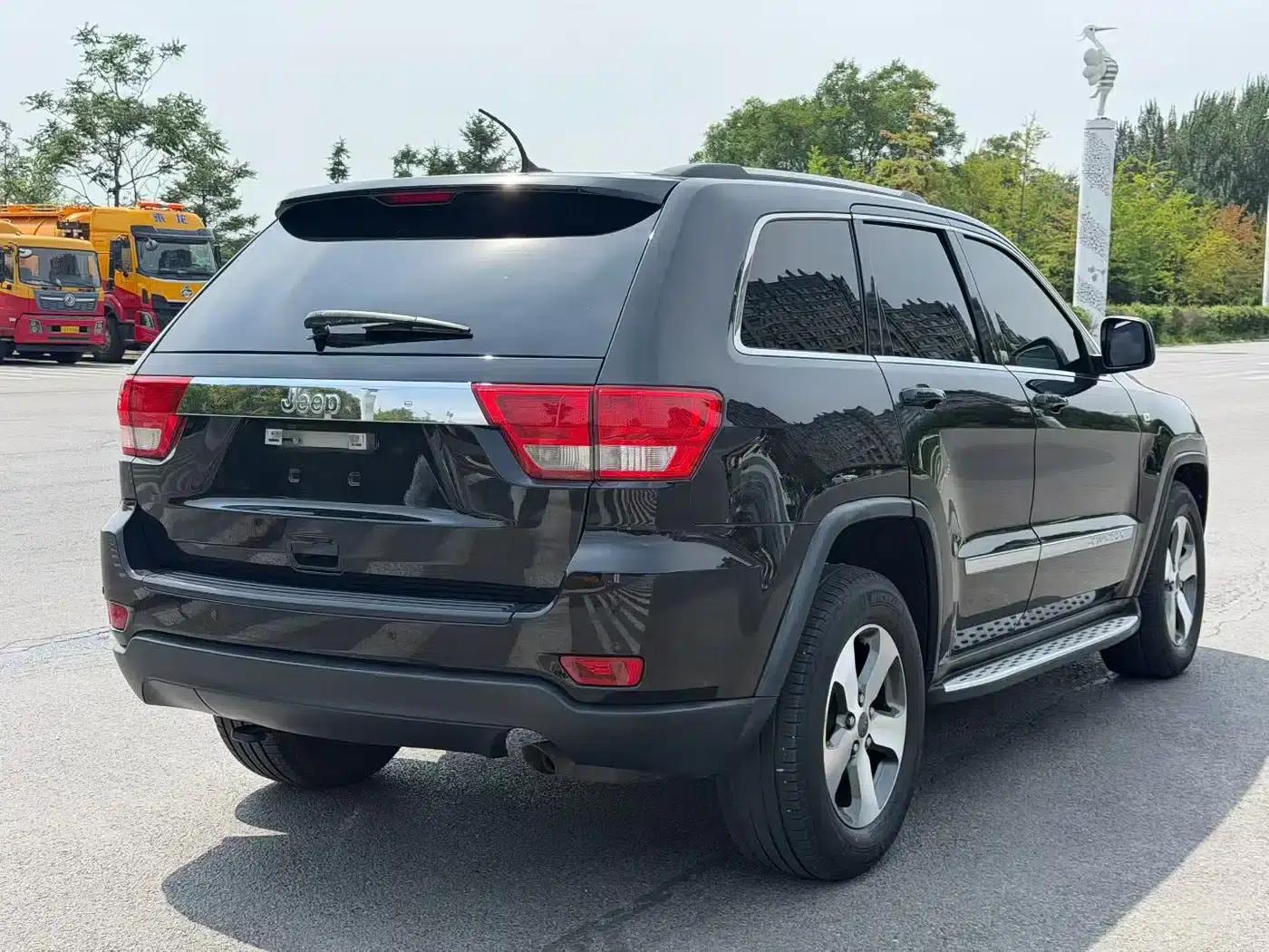 2012 Jeep Grand Cherokee (Imported) 3.6L Comfort Navigation Edition — миниатюра 9