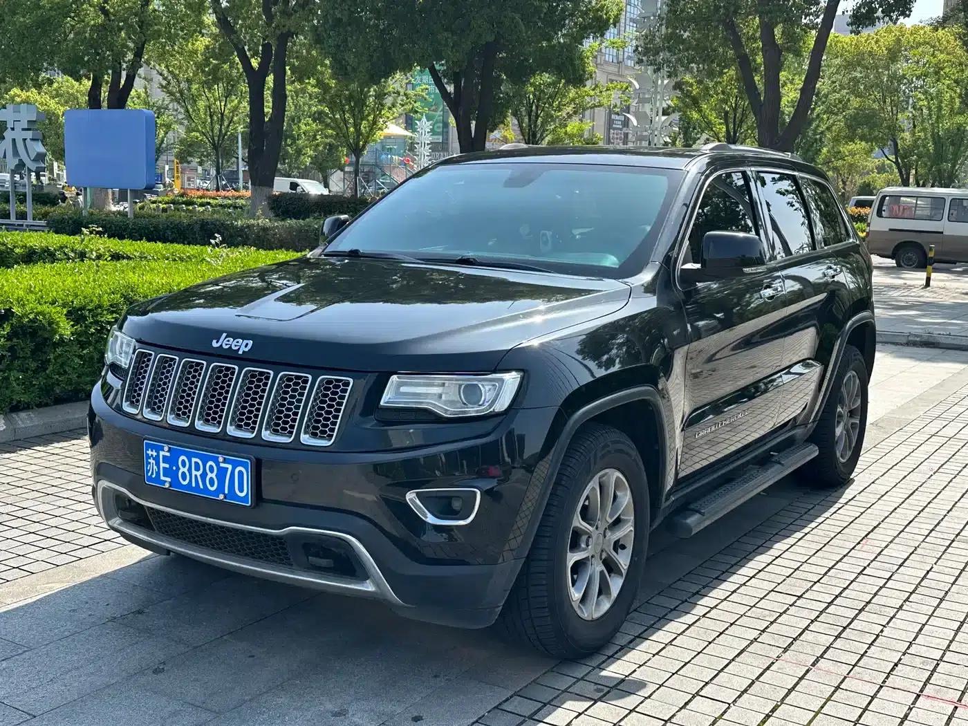 2015 Jeep Grand Cherokee (Imported) 3.0L Comfort Navigation Edition — миниатюра 1