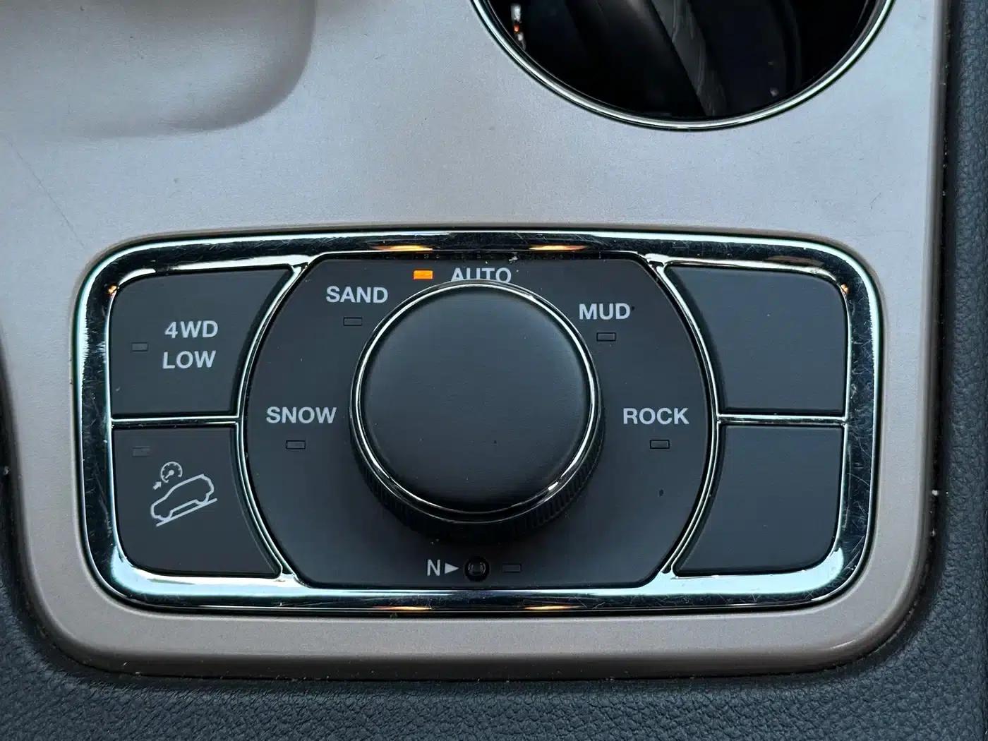 2015 Jeep Grand Cherokee (Imported) 3.0L Comfort Navigation Edition — миниатюра 12