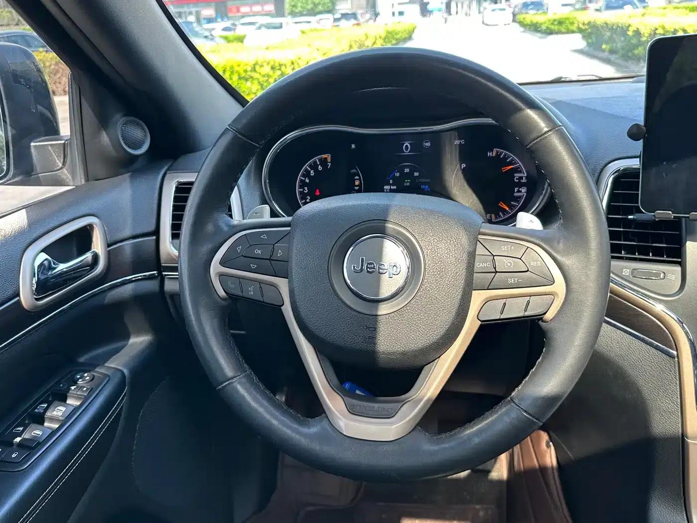 2015 Jeep Grand Cherokee (Imported) 3.0L Comfort Navigation Edition — миниатюра 14