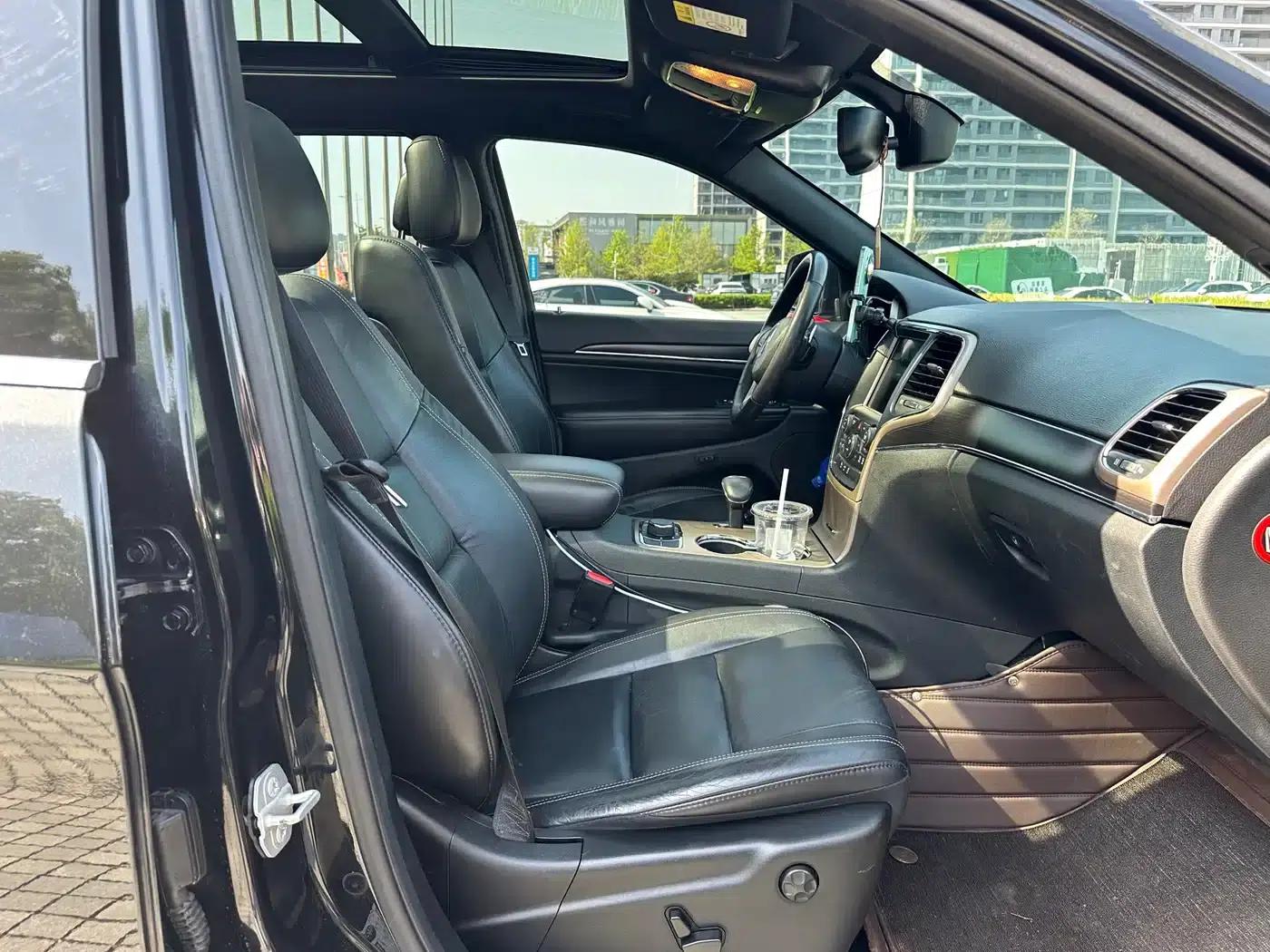 2015 Jeep Grand Cherokee (Imported) 3.0L Comfort Navigation Edition — миниатюра 7